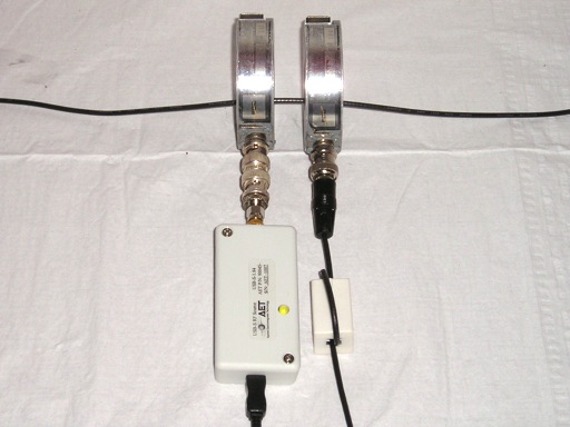 Close-up of comb generator and pair of current probes