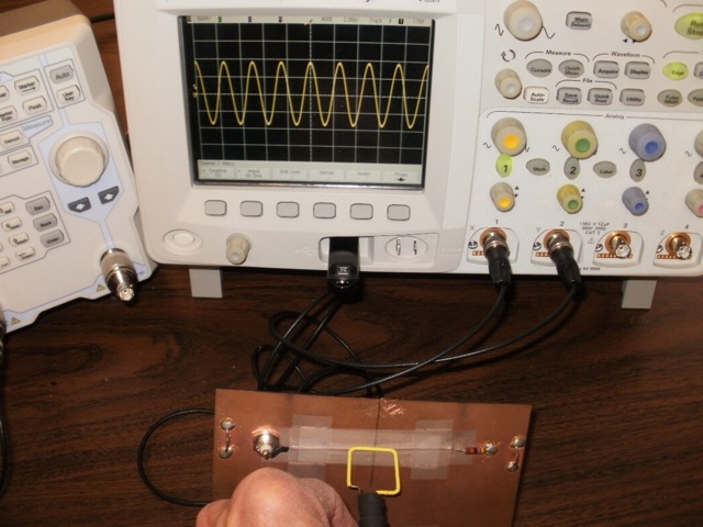 Injecting RF into a trace crossing a ground break